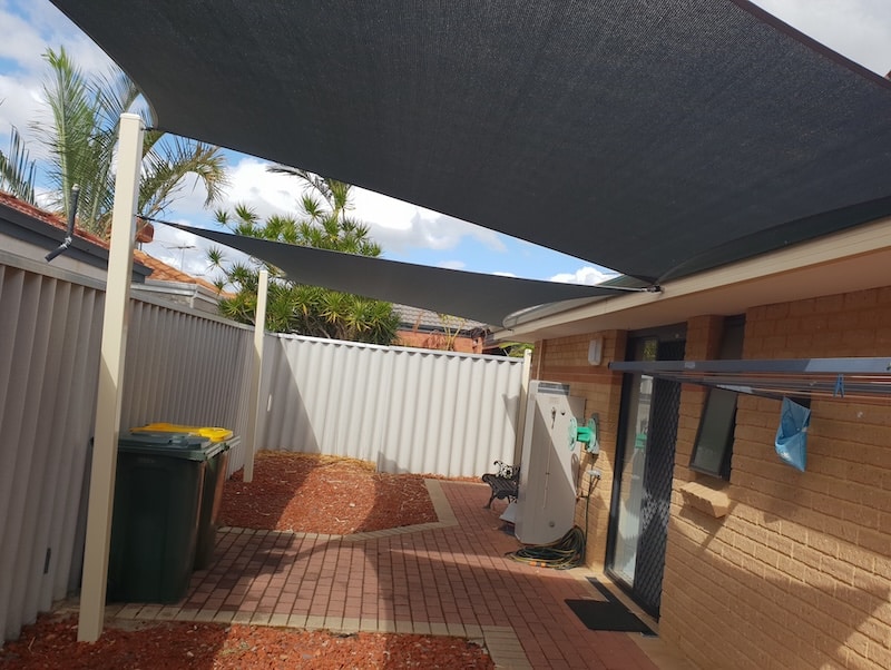 Bentley Overlapping Sail Bentley Shade Sail - Side entrance to house